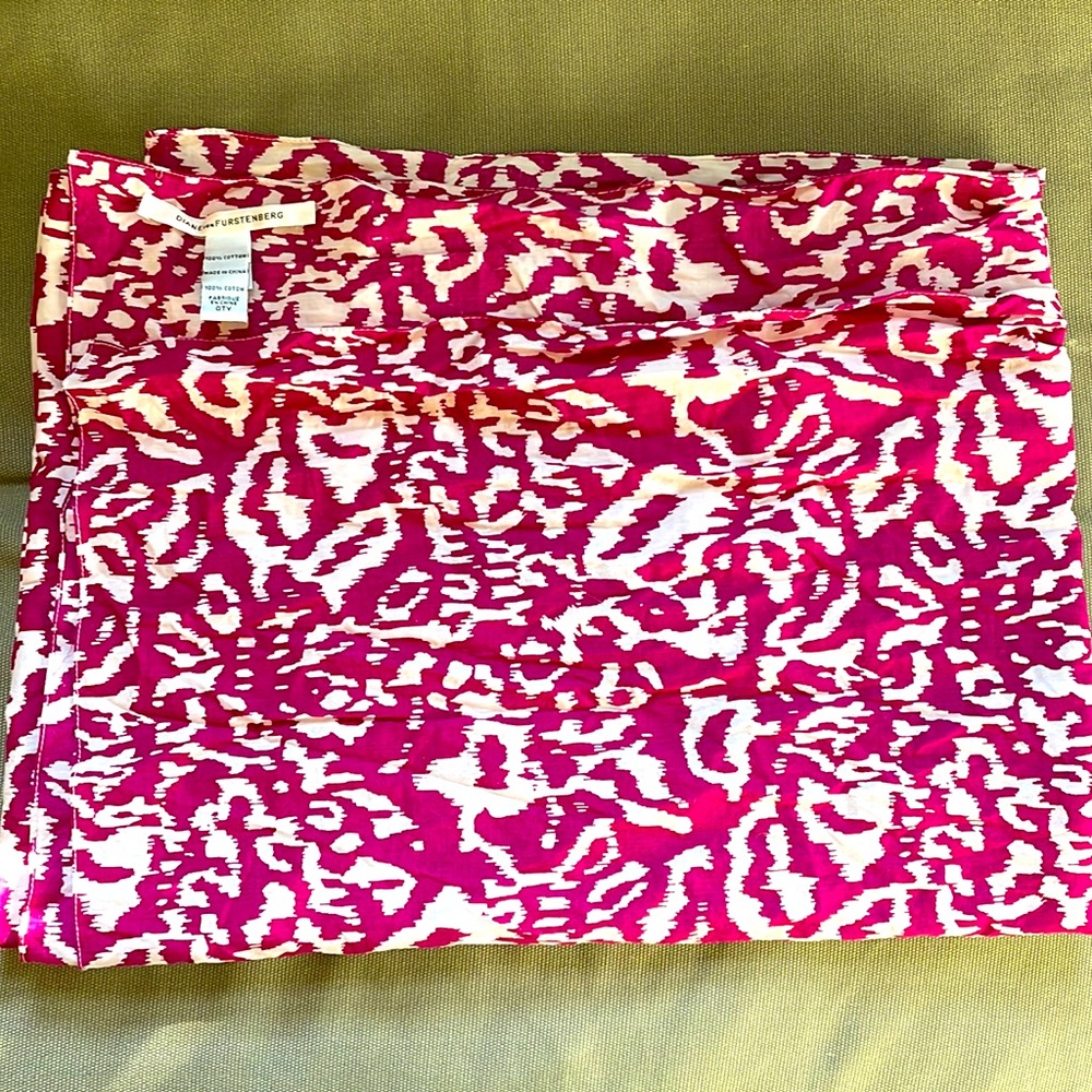 Beautiful Diane von Furstenberg Scarf